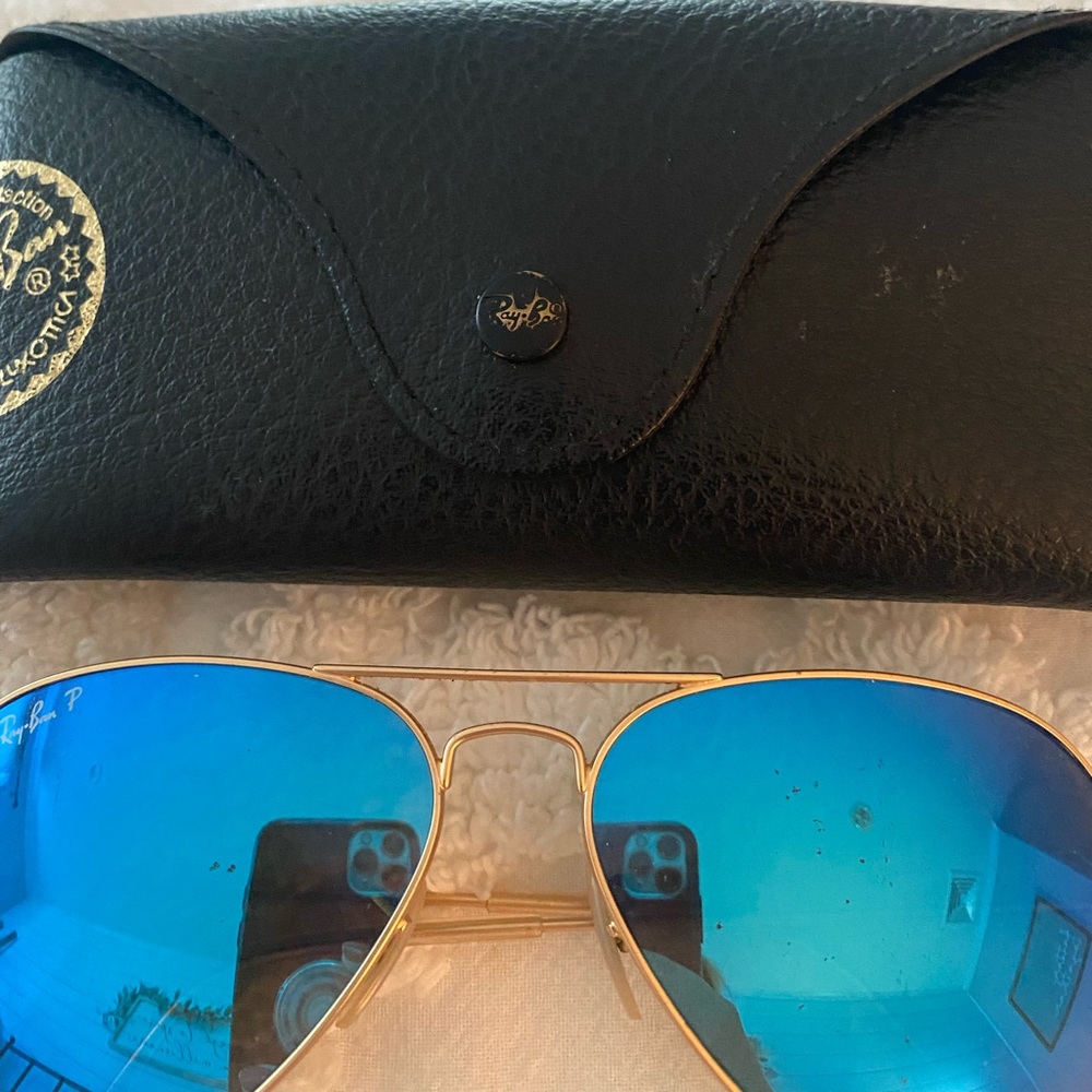 Ray-Ban Aviators - Picture 2 of 7